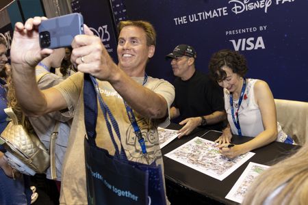 JOHN ROBERTS, KRISTEN SCHAAL