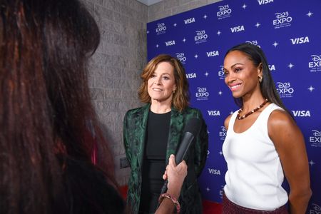 Sigourney Weaver, Zoe Saldana