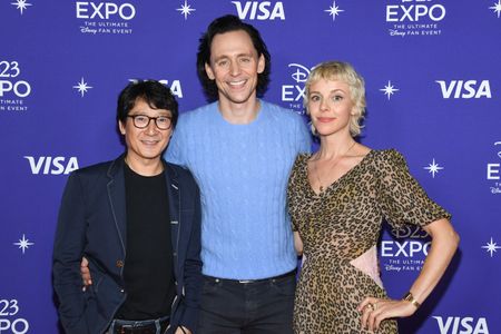 Ke Huy Quan, Tom Hiddleston, Sophia Di Martino